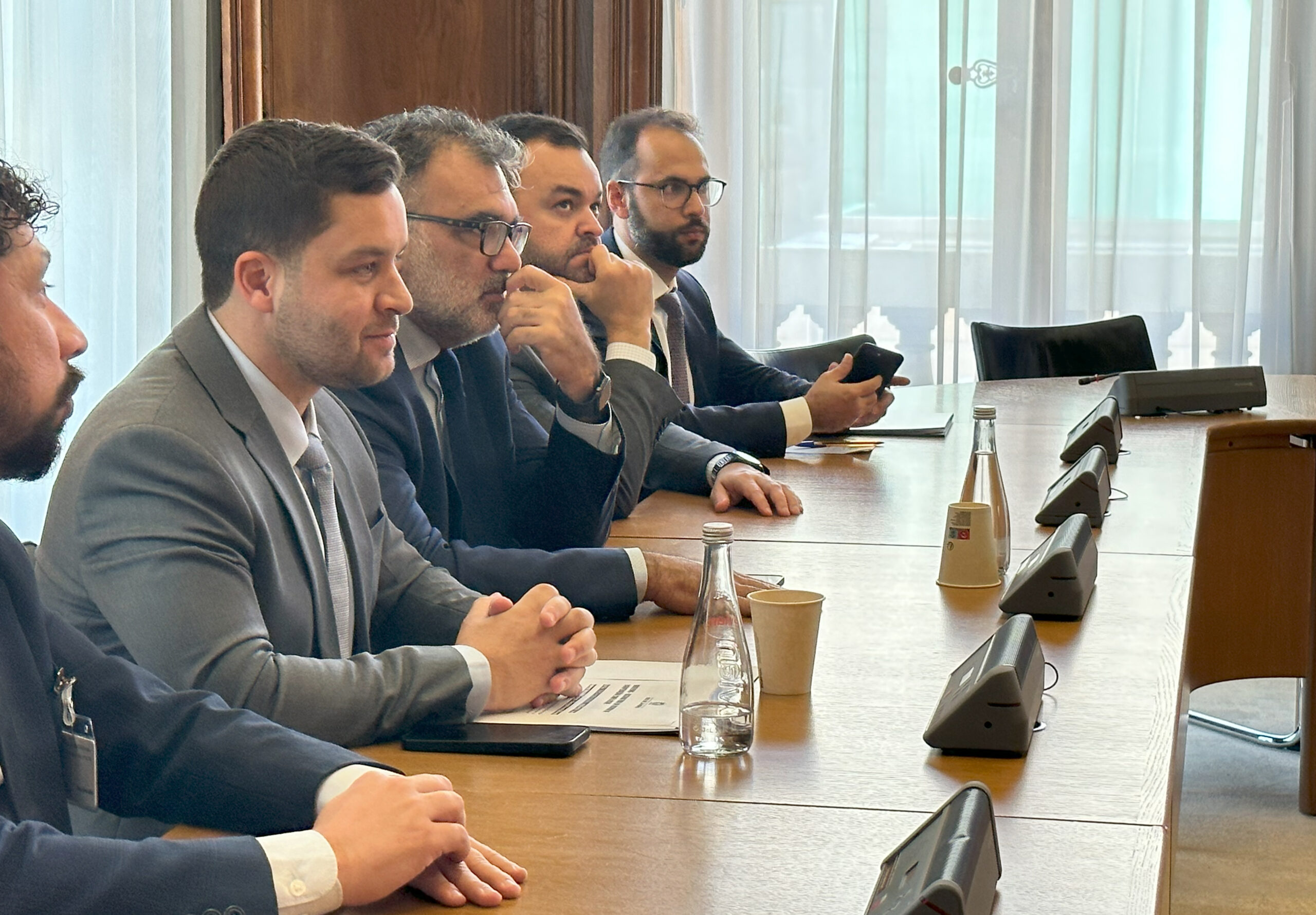 Vice-governador é recebido na sede da OCDE, em Paris, para primeira reunião de trabalho sobre o Guanabara Azul