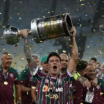 Festa de torcedores em Copacabana tem briga, correria e três detidos