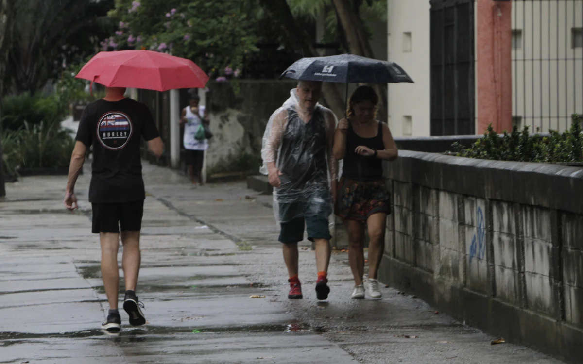 Chuvas provocam alagamentos no Rio; confira a previsão