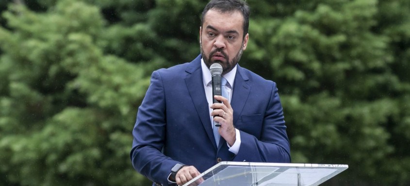 TRE-RJ absolve Cláudio Castro e mantém mandato de governador do Rio