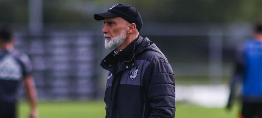 Novo técnico do Vasco, Álvaro Pacheco desembarca no Rio de Janeiro