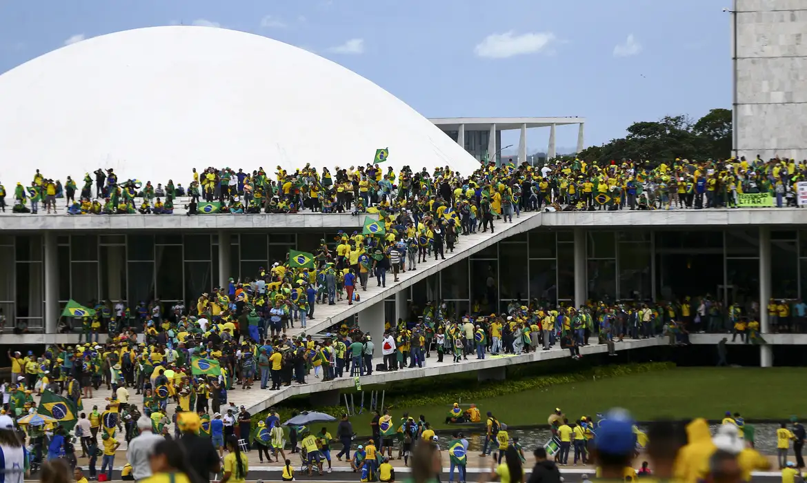 Moraes concede prisão domiciliar a condenado do 8/1 com câncer