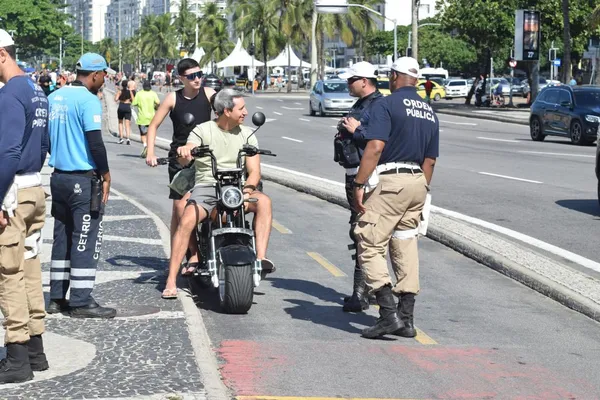 Prefeitura aborda quase 2 mil pessoas em ações com ciclomotores e bicicletas elétricas no Rio