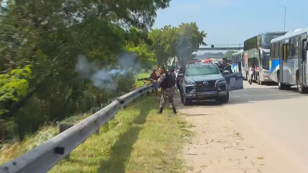 Porta-voz da PM diz que agentes envolvidos em morte de pedreiros no RJ foram afastados das ruas e tiveram armas apreendidas