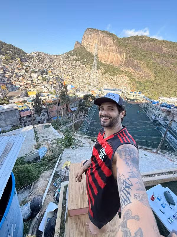 ‘Influência de cria’: como Rocky atraiu milhões de seguidores ao contar com humor como é viver na Rocinha