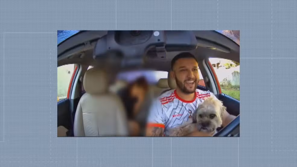 Motorista de aplicativo acha cachorro da família durante corrida e registra reencontro