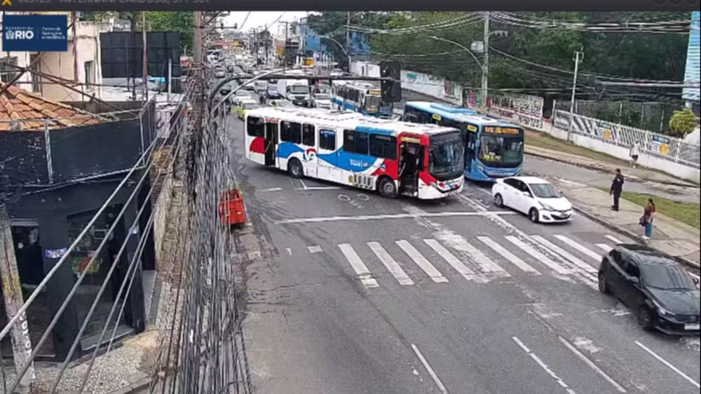 Dezenove ônibus são tomados como barricadas na Zona Norte do Rio após operação com 1 morto e 5 presos